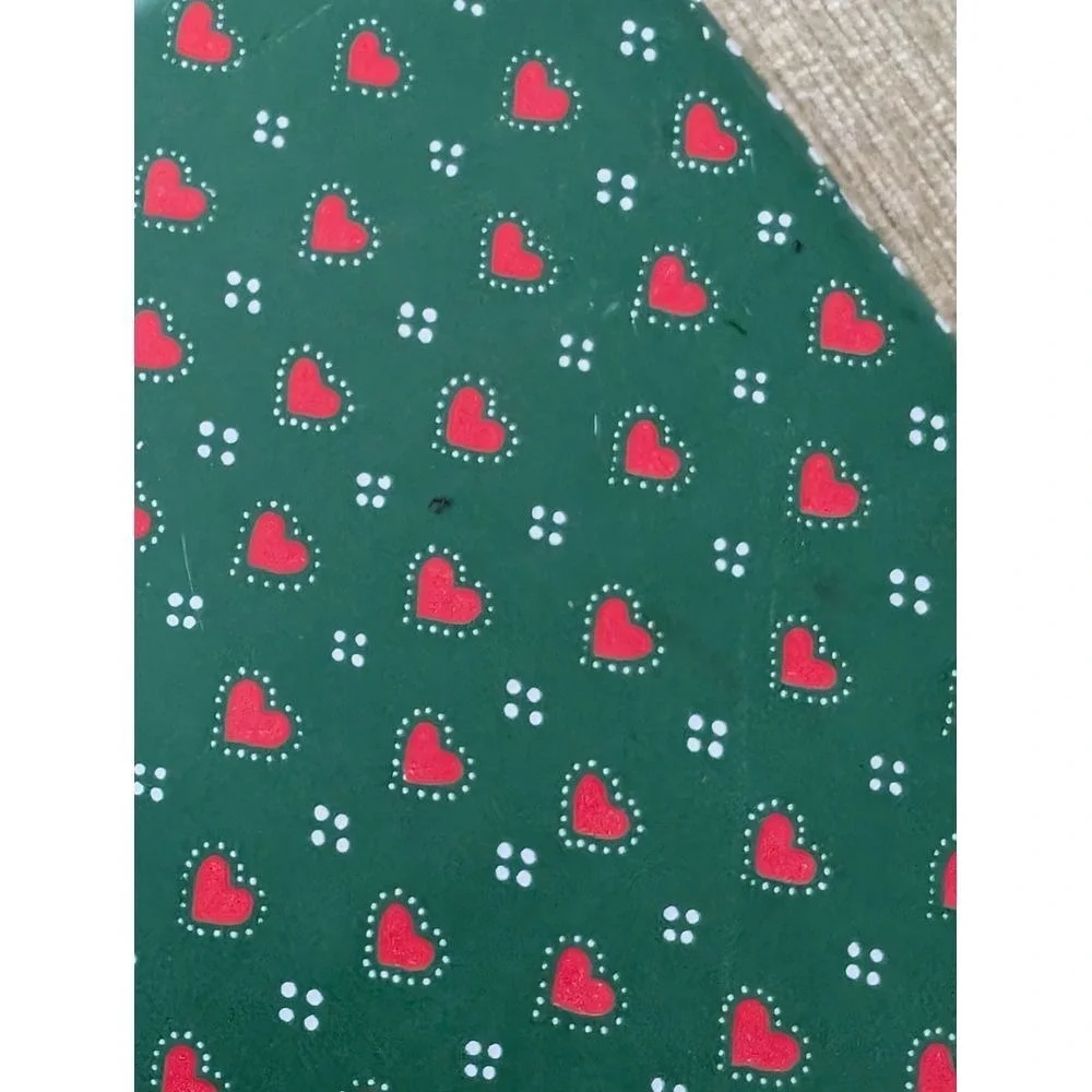 Dept 56‎ Tin w Lid, Christmas Green w Red Hearts Vintage, Made In Hong Kong